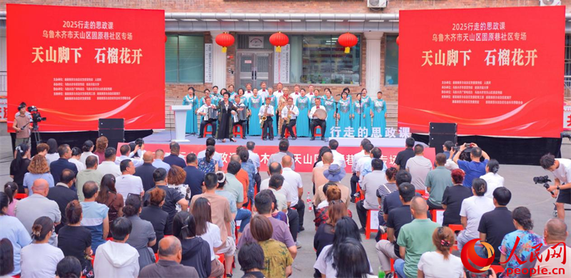 固原巷社區(qū)星光老年合唱團表演。人民網(wǎng) 李欣洋攝